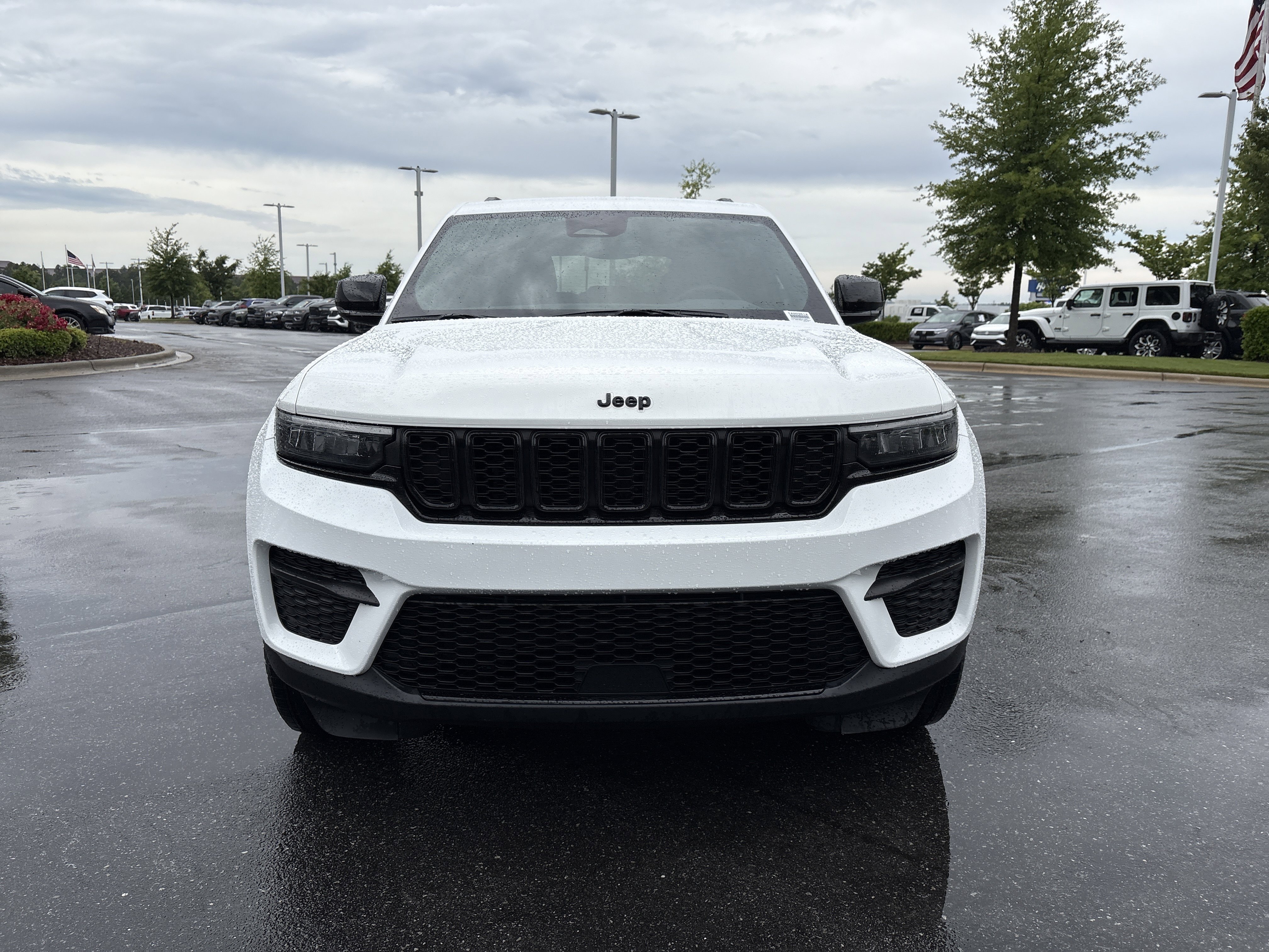 Certified 2023 Jeep Grand Cherokee Altitude AWD/4WD image 3