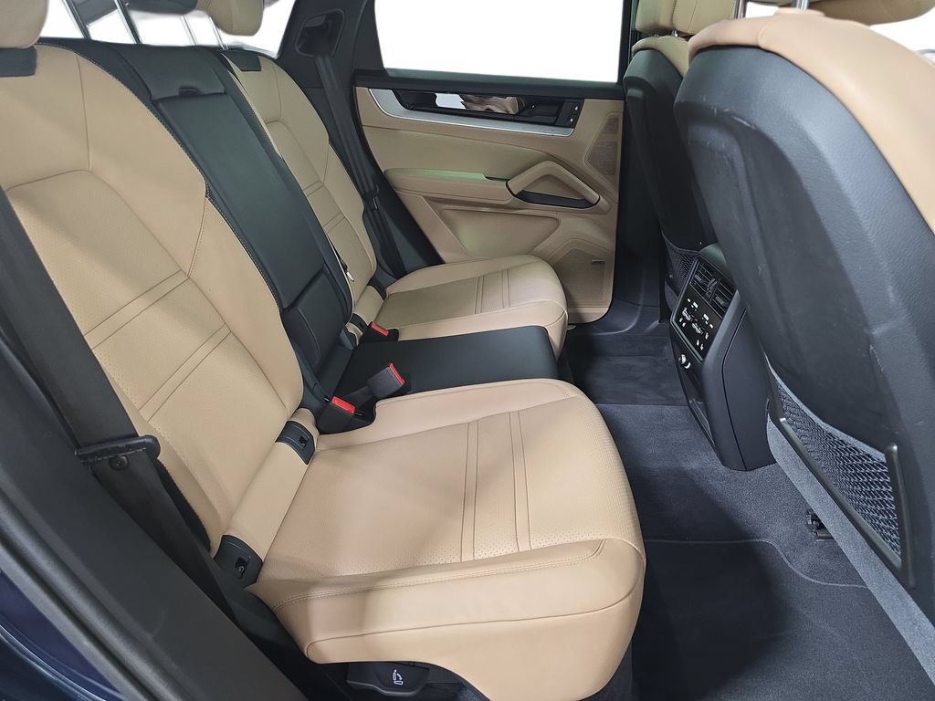 Certified 2024 Porsche Cayenne Coupe AWD/4WD image 26