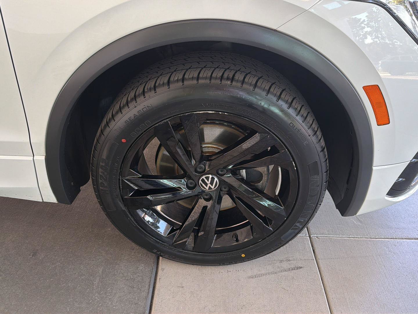 Certified 2023 Volkswagen Tiguan SE R-Line FWD image 10