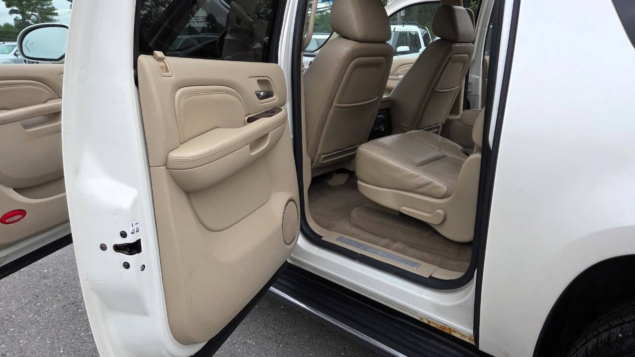 Used 2010 Cadillac Escalade ESV Luxury AWD/4WD image 31