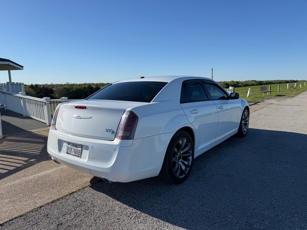Used 2014 Chrysler 300 S RWD image 5