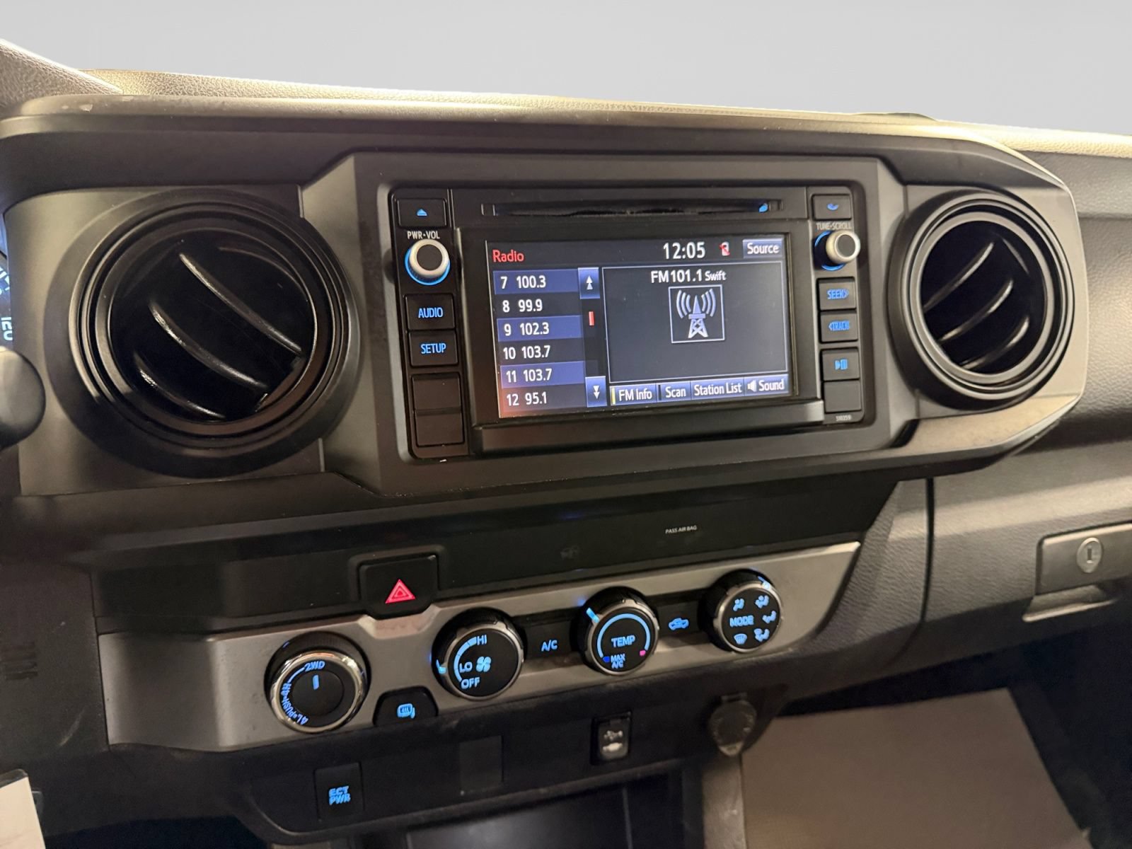 Used 2019 Toyota Tacoma SR w/ SR Convenience Package AWD/4WD image 29
