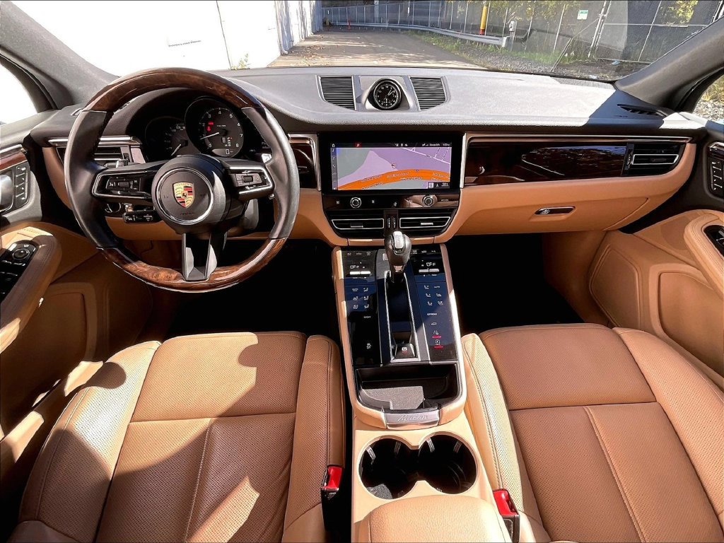 Certified 2023 Porsche Macan AWD/4WD image 18