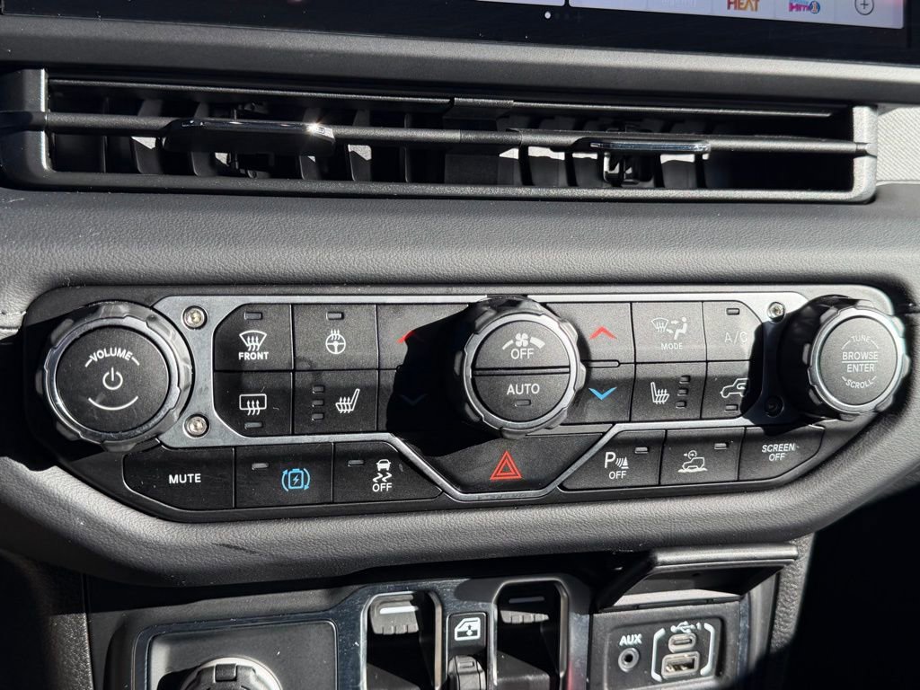 Used 2025 Jeep Wrangler Unlimited Sahara w/ Safety Group image 26