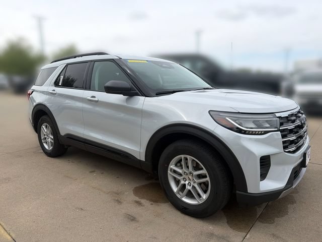 New 2026 Ford Explorer Active AWD/4WD image 3