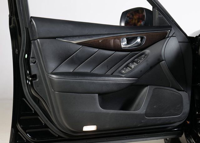 Used 2018 INFINITI Q50 Luxe w/ Essential Package (2.0T Luxe) image 25