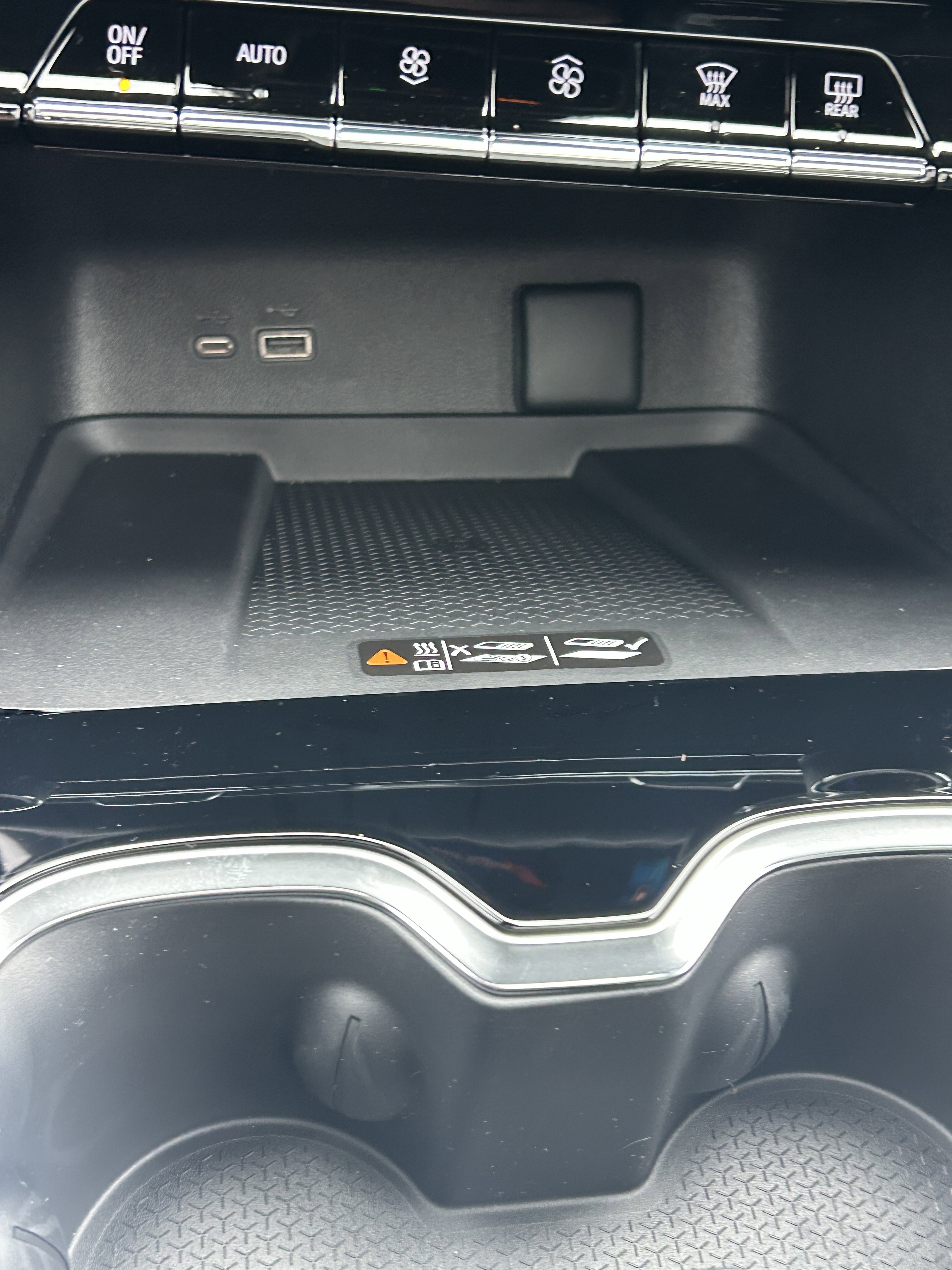 New 2026 Chevrolet Traverse RS w/ LPO, Floor Liner Package image 3