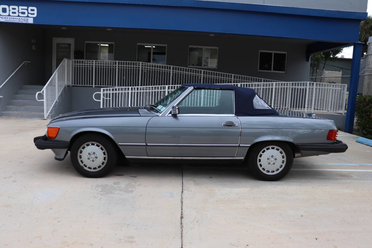 Used 1989 Mercedes-Benz 560 SL image 4
