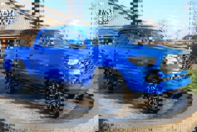 Used 2020 Toyota Tacoma TRD Sport w/ TRD Premium Sport Package image 3