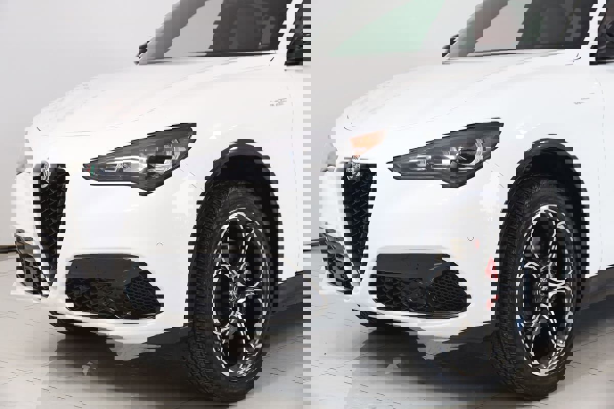 Used 2024 Alfa Romeo Stelvio Veloce image 49