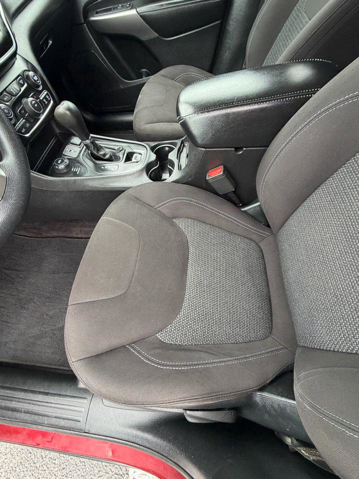 Used 2019 Jeep Cherokee Latitude w/ Popular Appearance Group AWD/4WD image 10