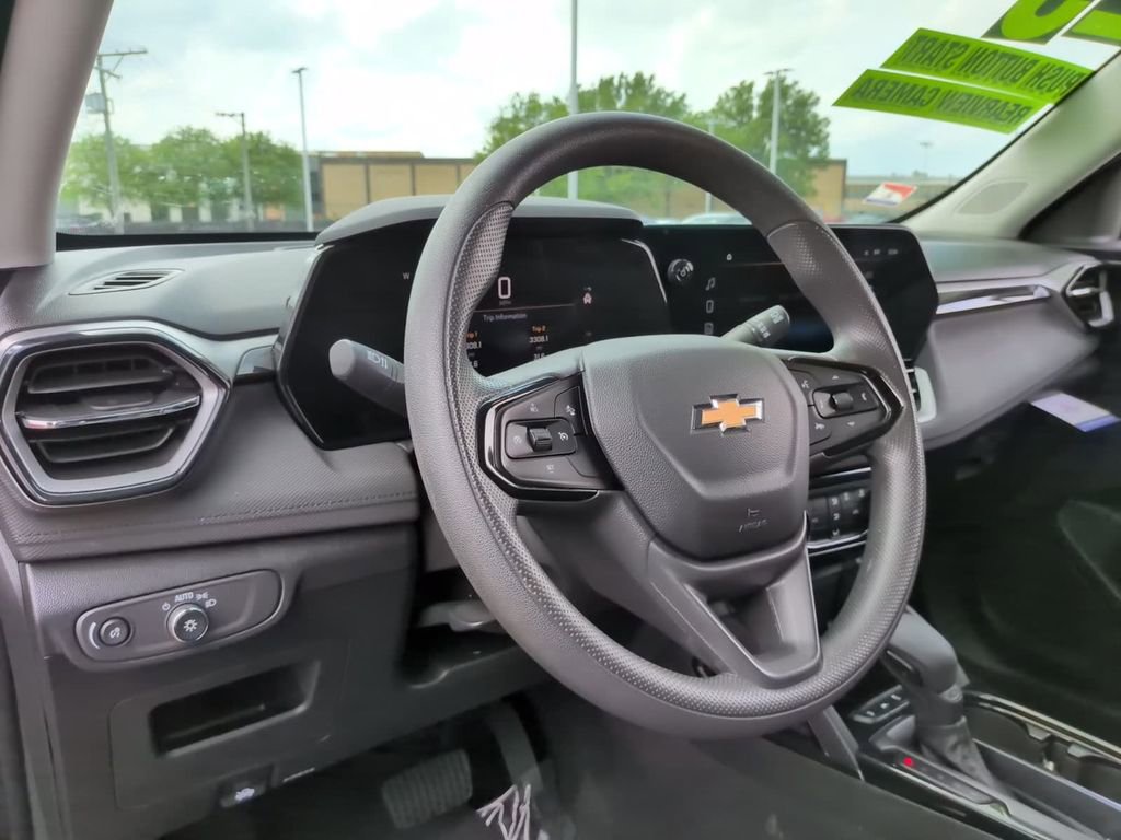 Used 2025 Chevrolet TrailBlazer LT FWD image 29