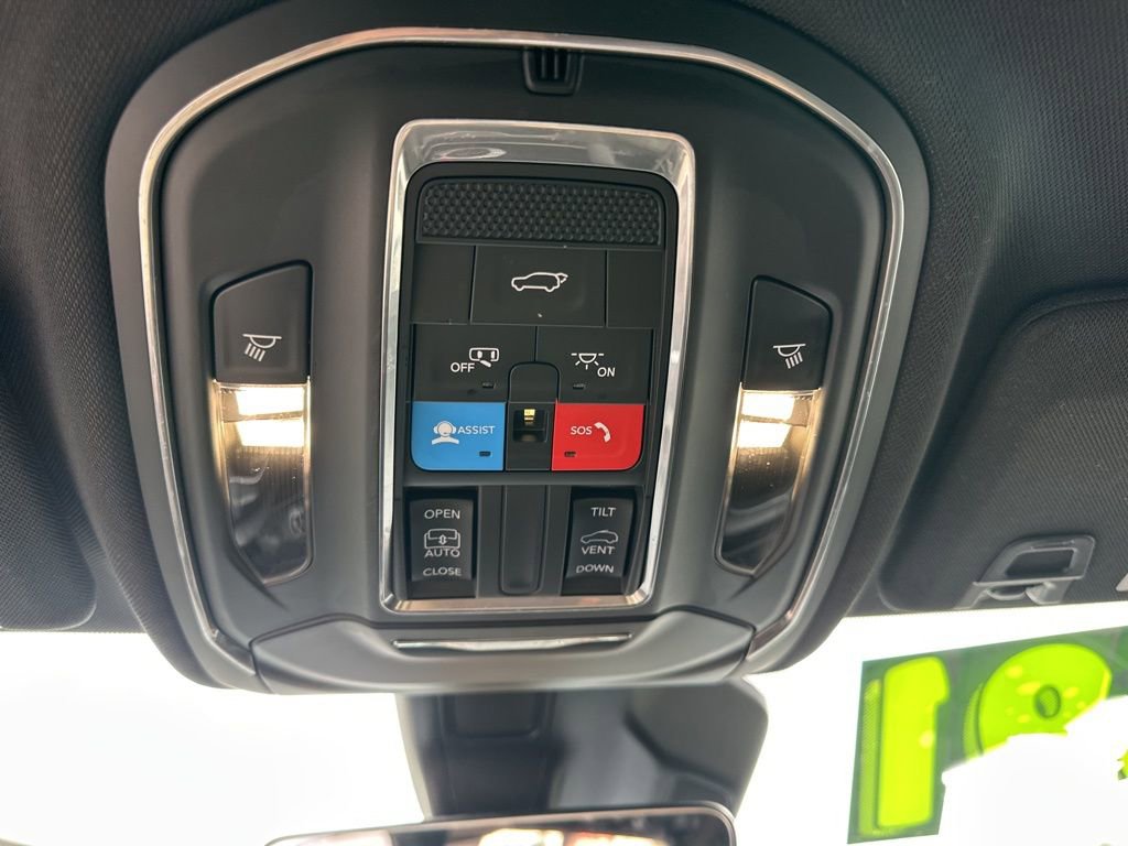 Used 2025 Jeep Grand Cherokee L Altitude image 21