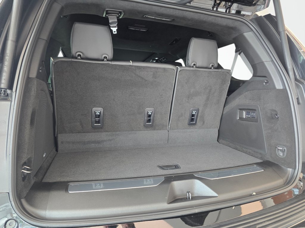 Used 2025 Cadillac Escalade V AWD/4WD image 18