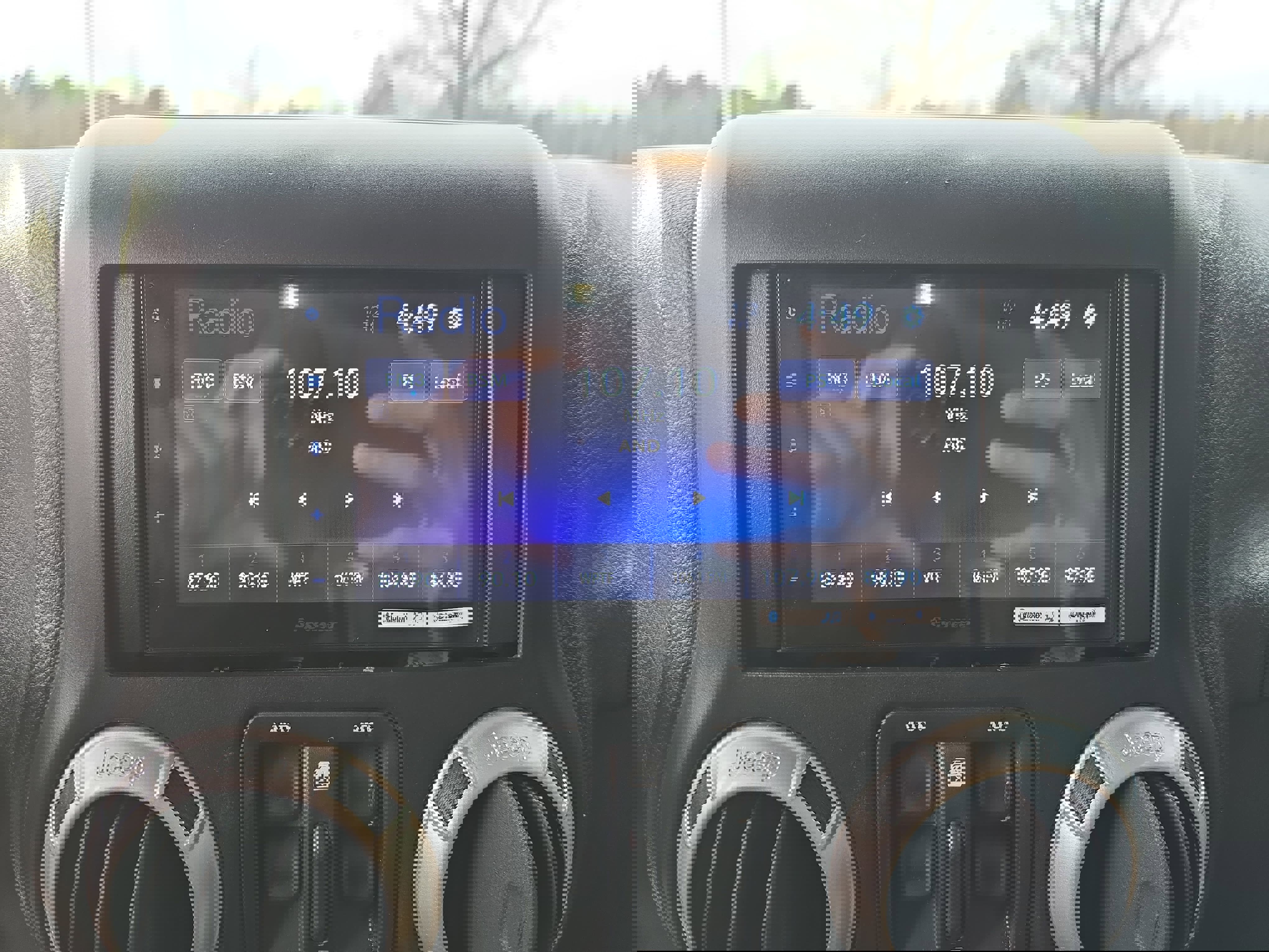 Used 2015 Jeep Wrangler Unlimited Sahara w/ Connectivity Group image 22