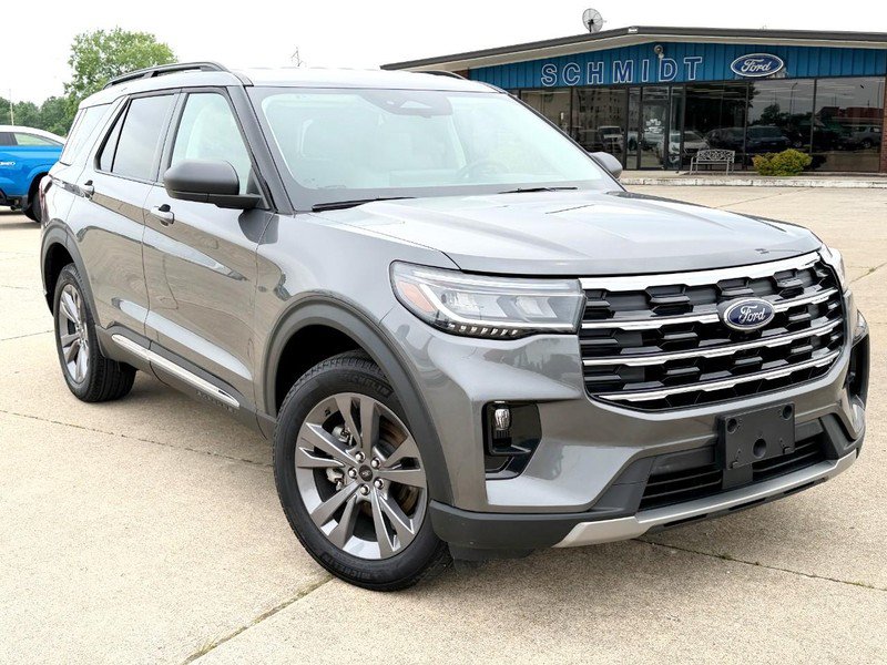 Used 2025 Ford Explorer Active w/ Active Comfort Package AWD/4WD image 2