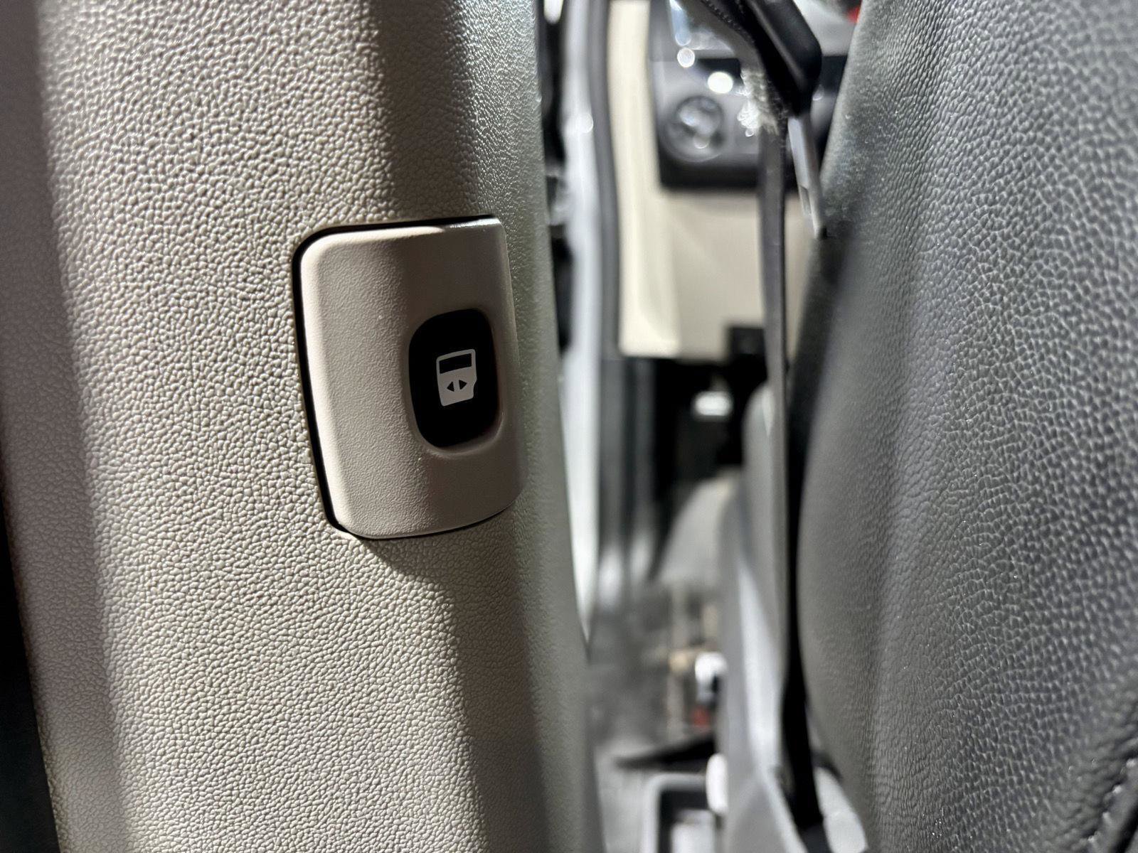 Used 2019 Dodge Grand Caravan SXT image 19