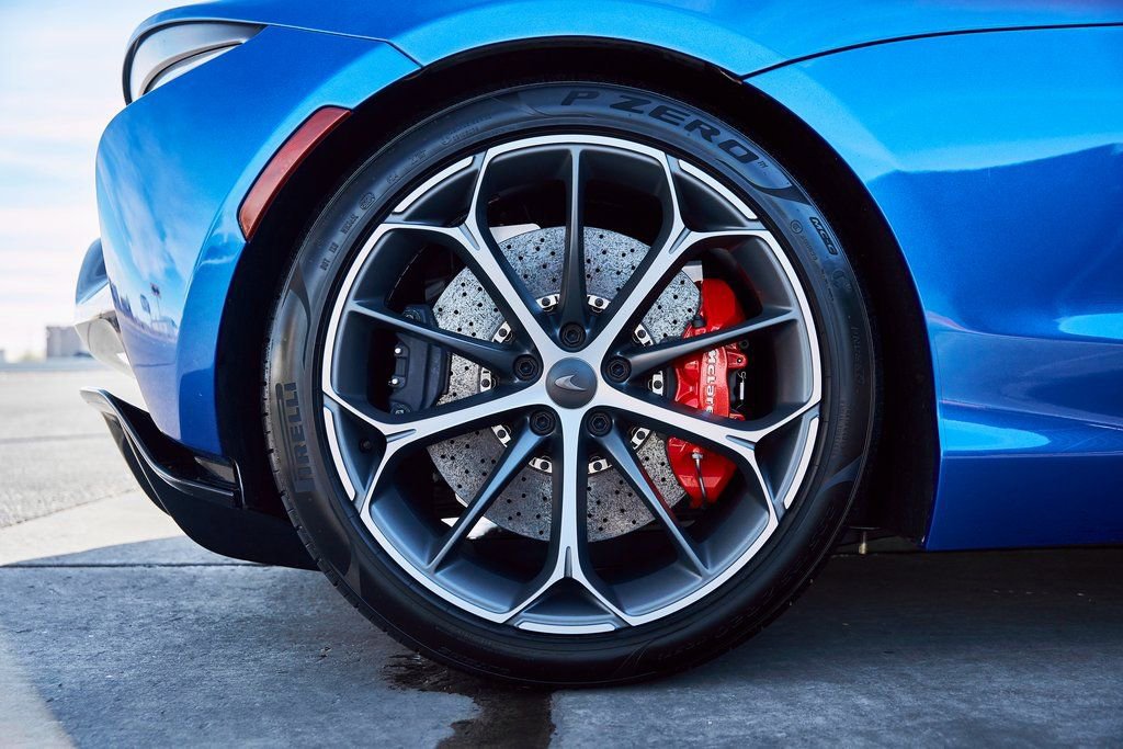 Used 2025 McLaren Artura Spider image 31