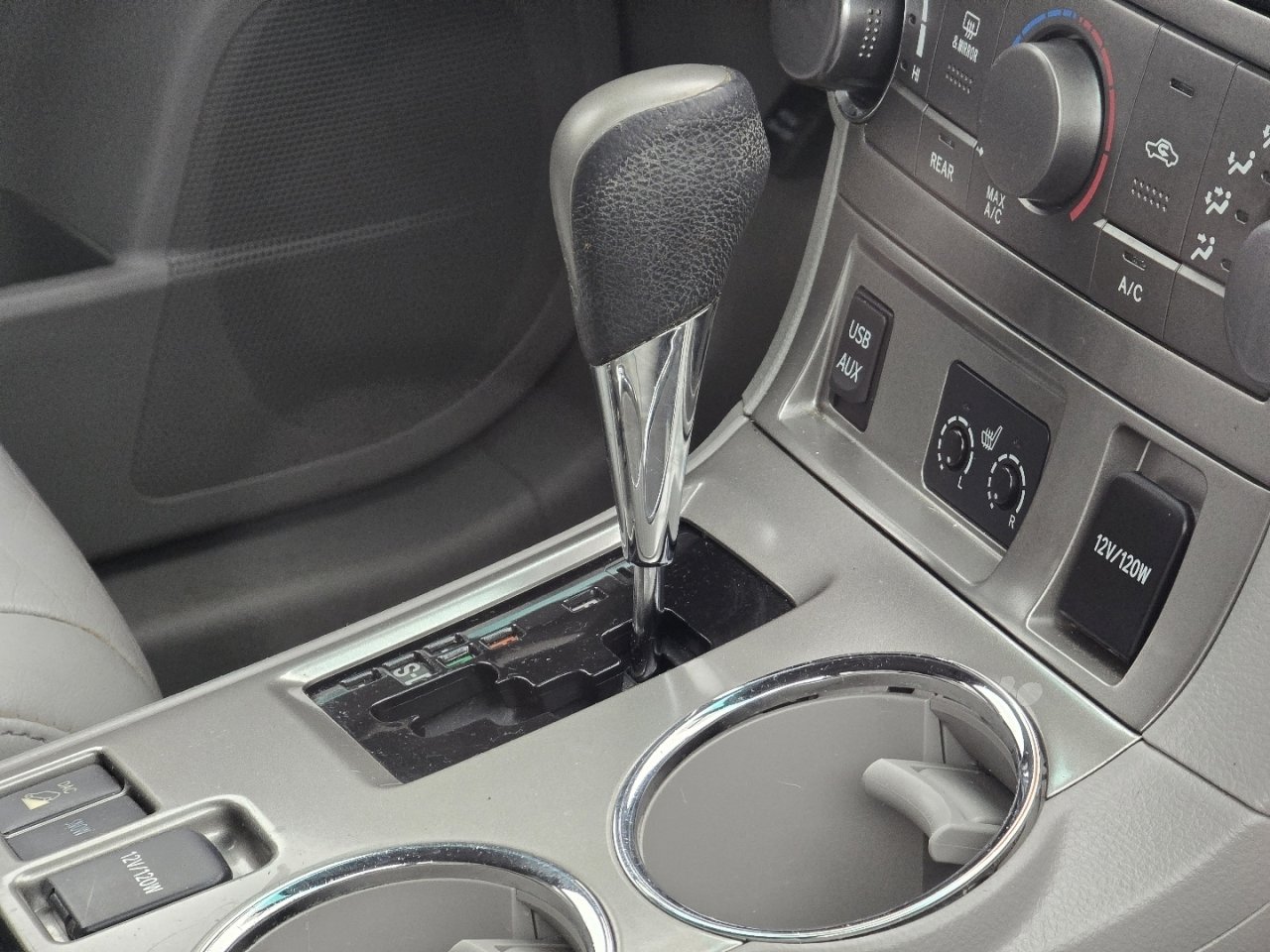 Used 2011 Toyota Highlander SE w/ Tow Pkg image 17