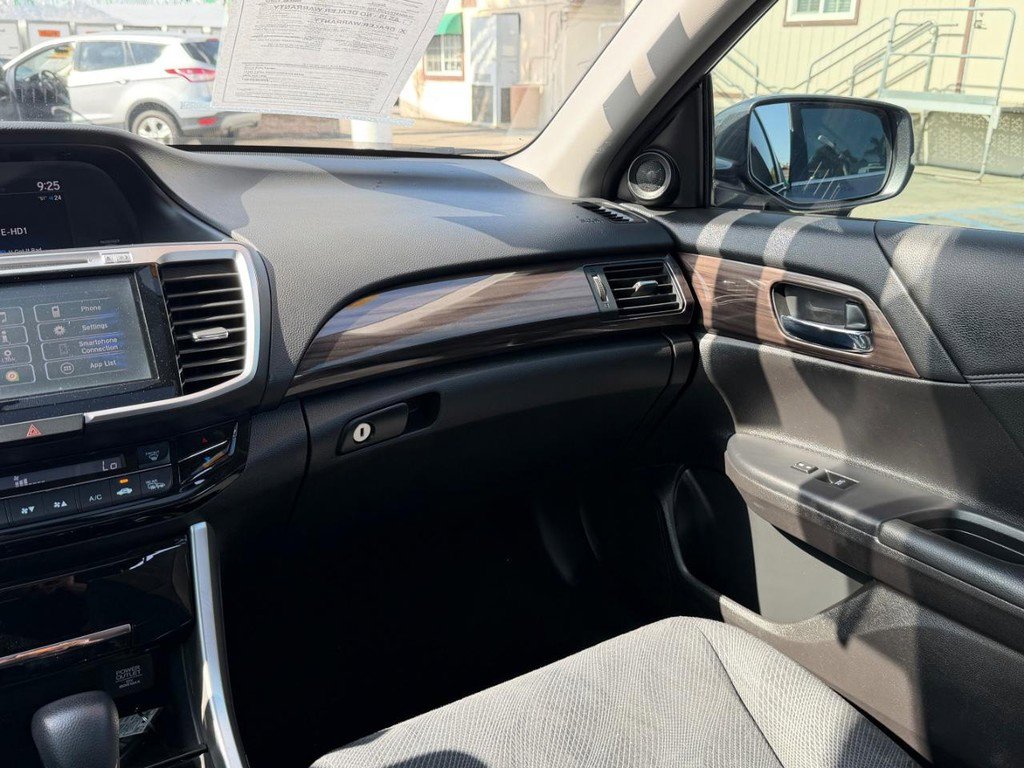 Used 2017 Honda Accord EX image 26