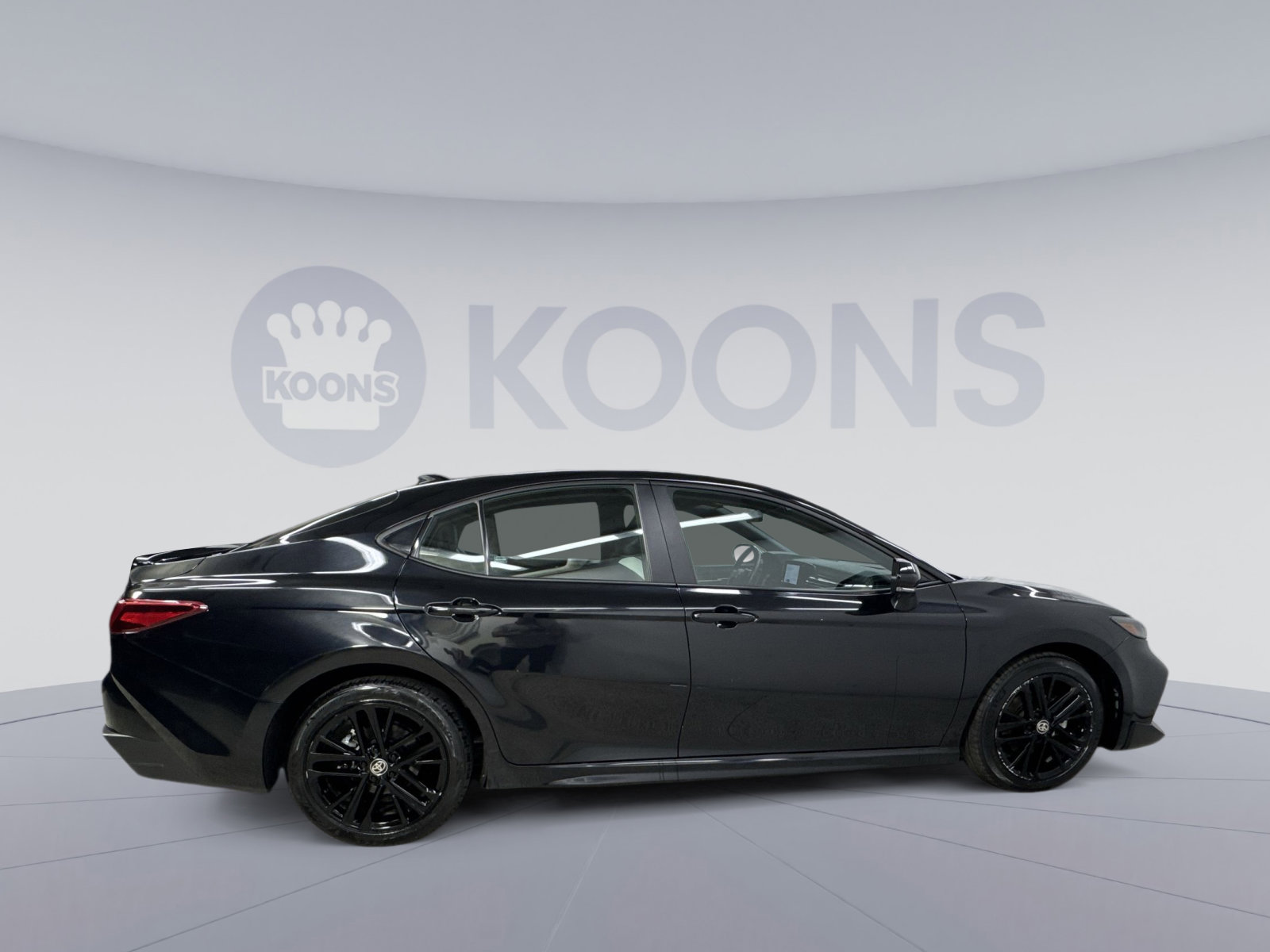 Used 2025 Toyota Camry SE w/ Convenience Package image 13