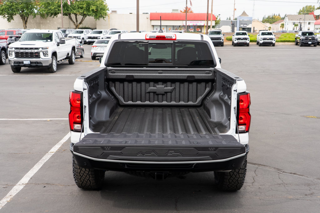 New 2026 Chevrolet Colorado ZR2 w/ Technology Package AWD/4WD image 8