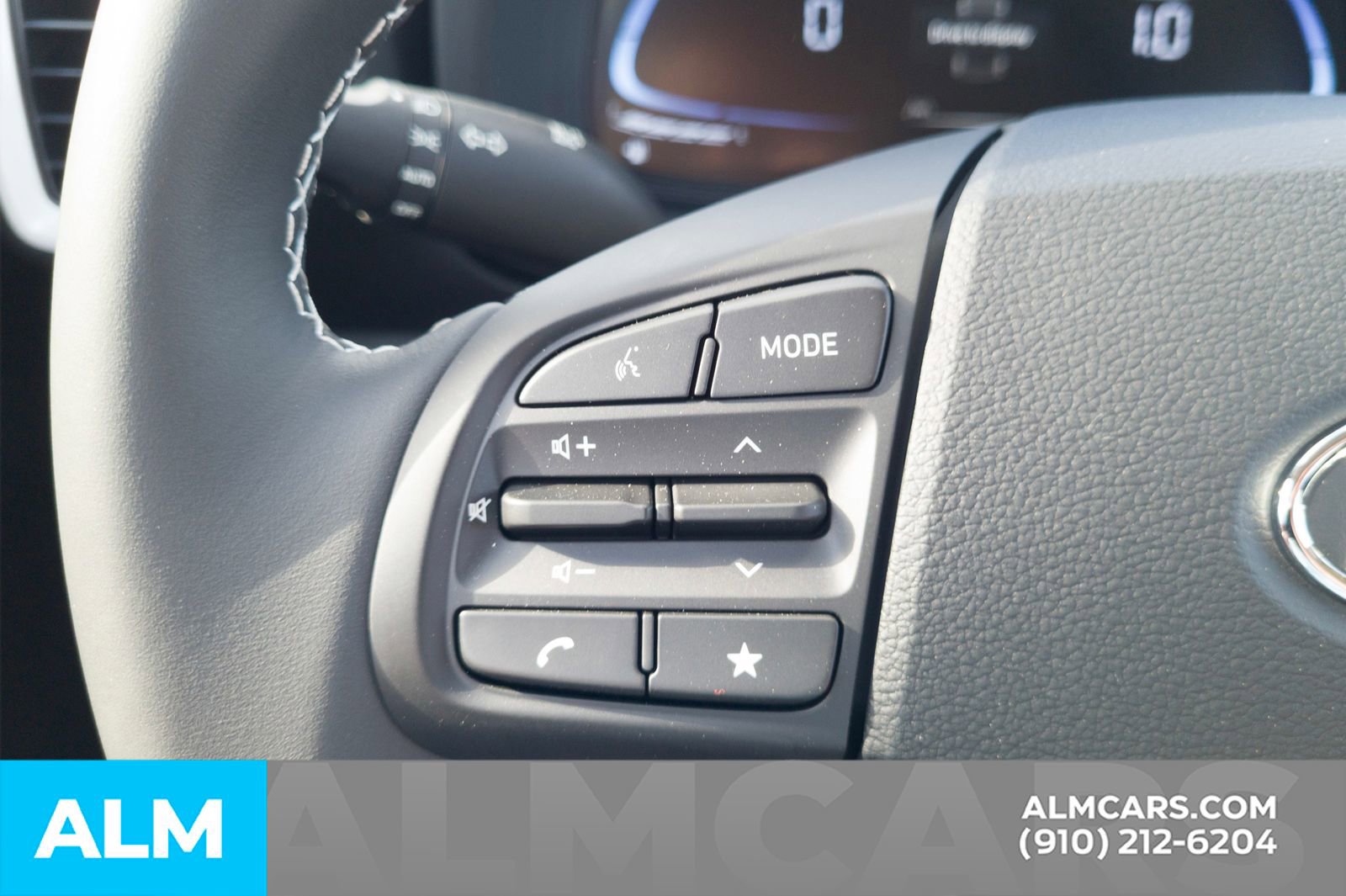 Used 2025 Hyundai Venue Limited image 29