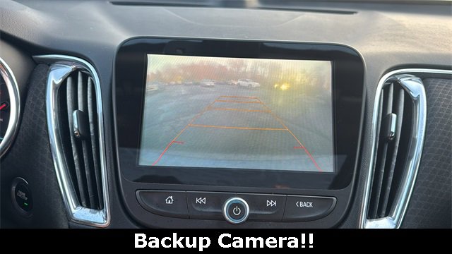 Used 2018 Chevrolet Malibu LT image 3