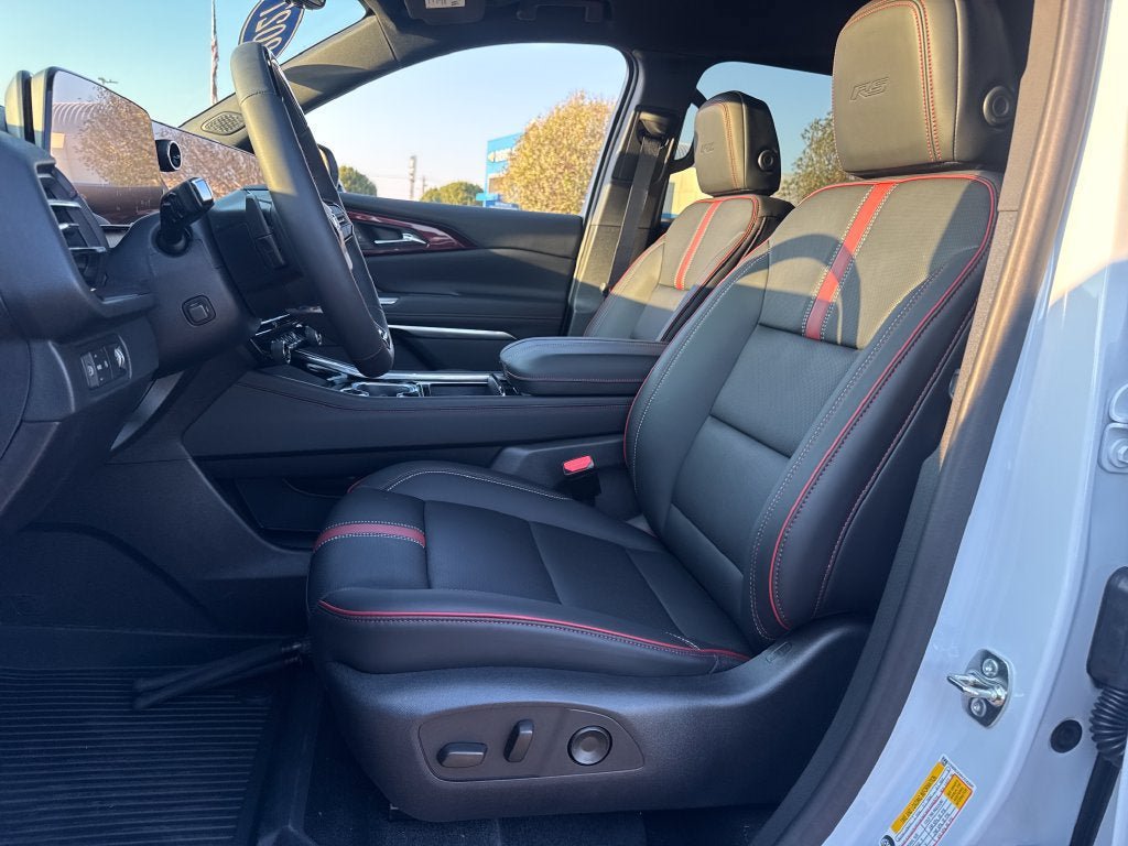 Used 2027 Chevrolet Traverse RS w/ LPO, Floor Liner Package FWD image 16