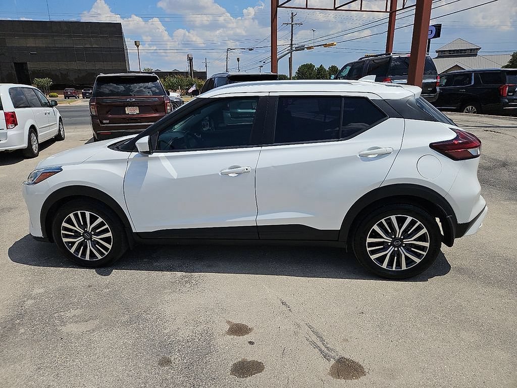 Used 2022 Nissan Kicks SV FWD image 3