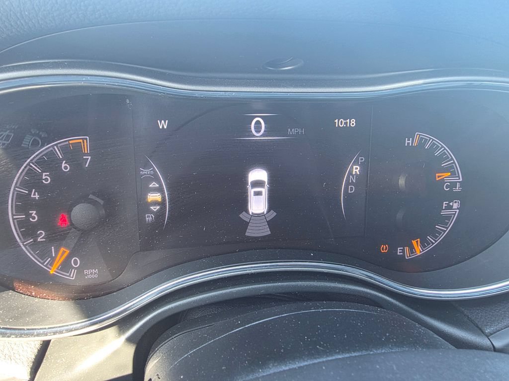 Used 2020 Jeep Grand Cherokee Laredo AWD/4WD image 18