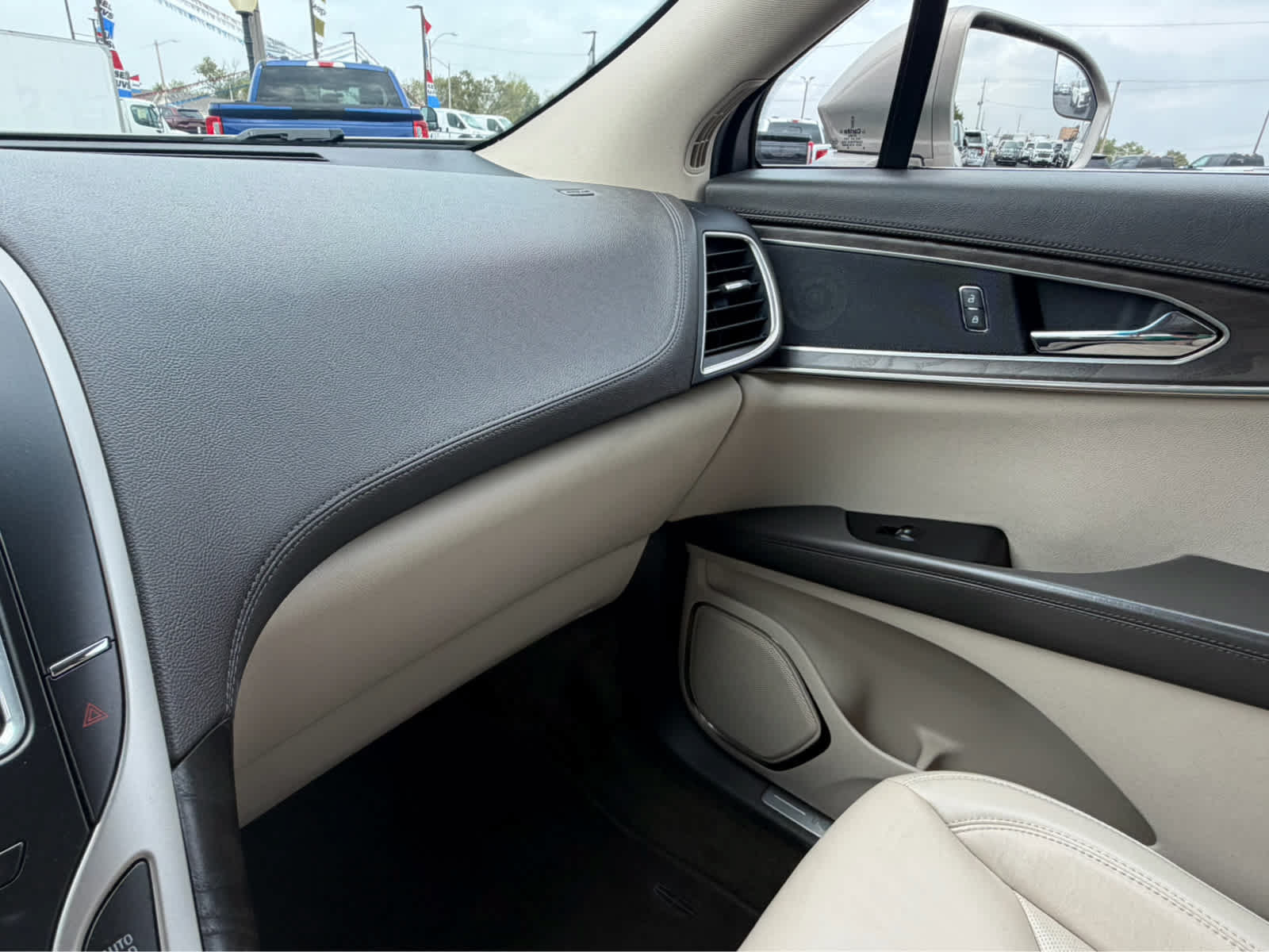 Used 2018 Lincoln MKX Select FWD image 43