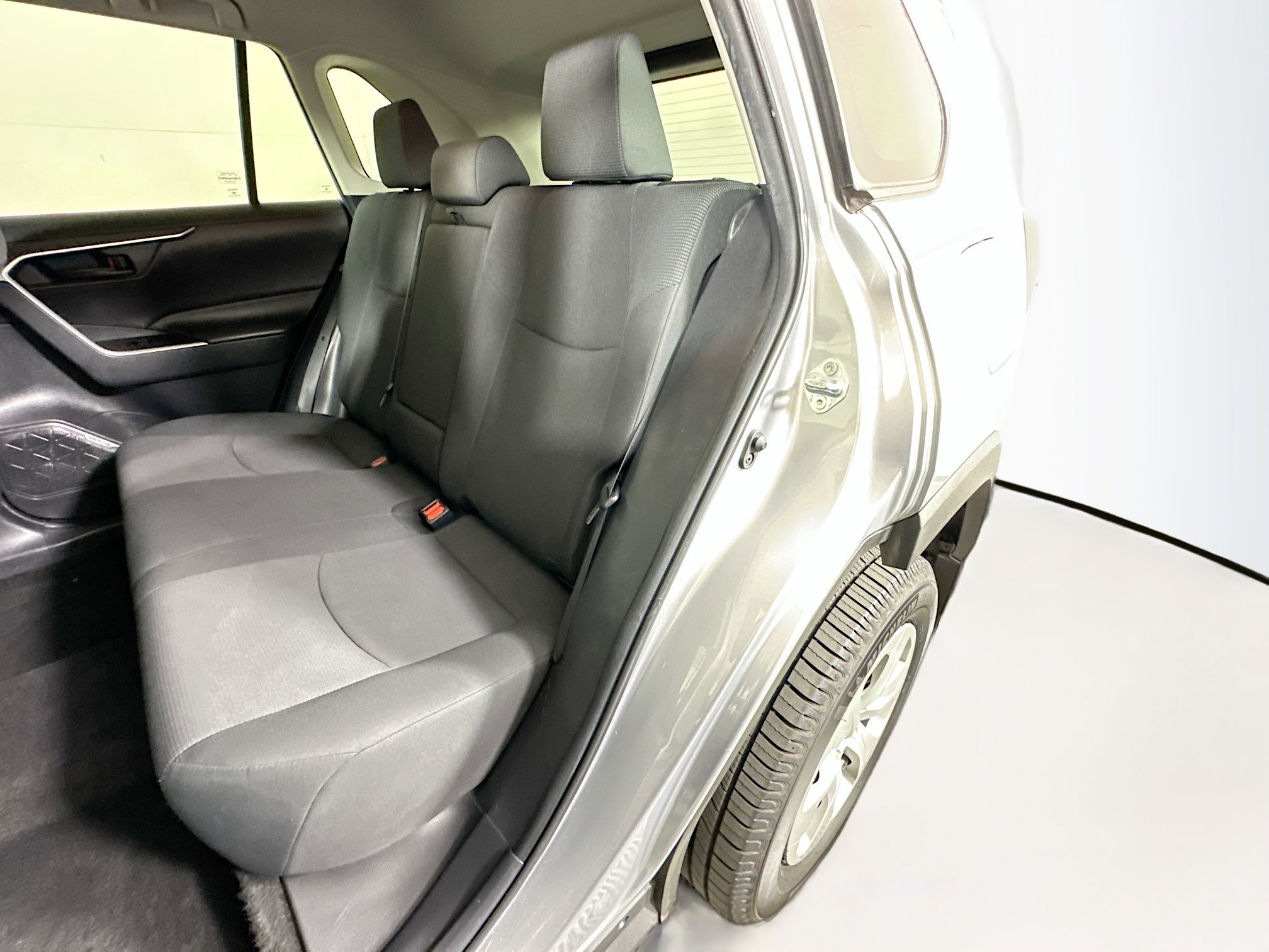 Used 2021 Toyota RAV4 LE image 25