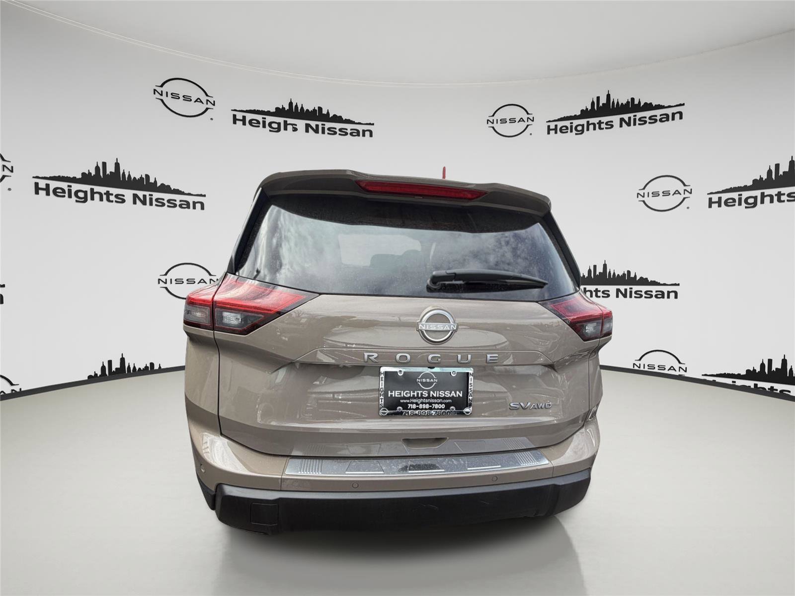 Used 2024 Nissan Rogue SV w/ SV Premium Package image 3