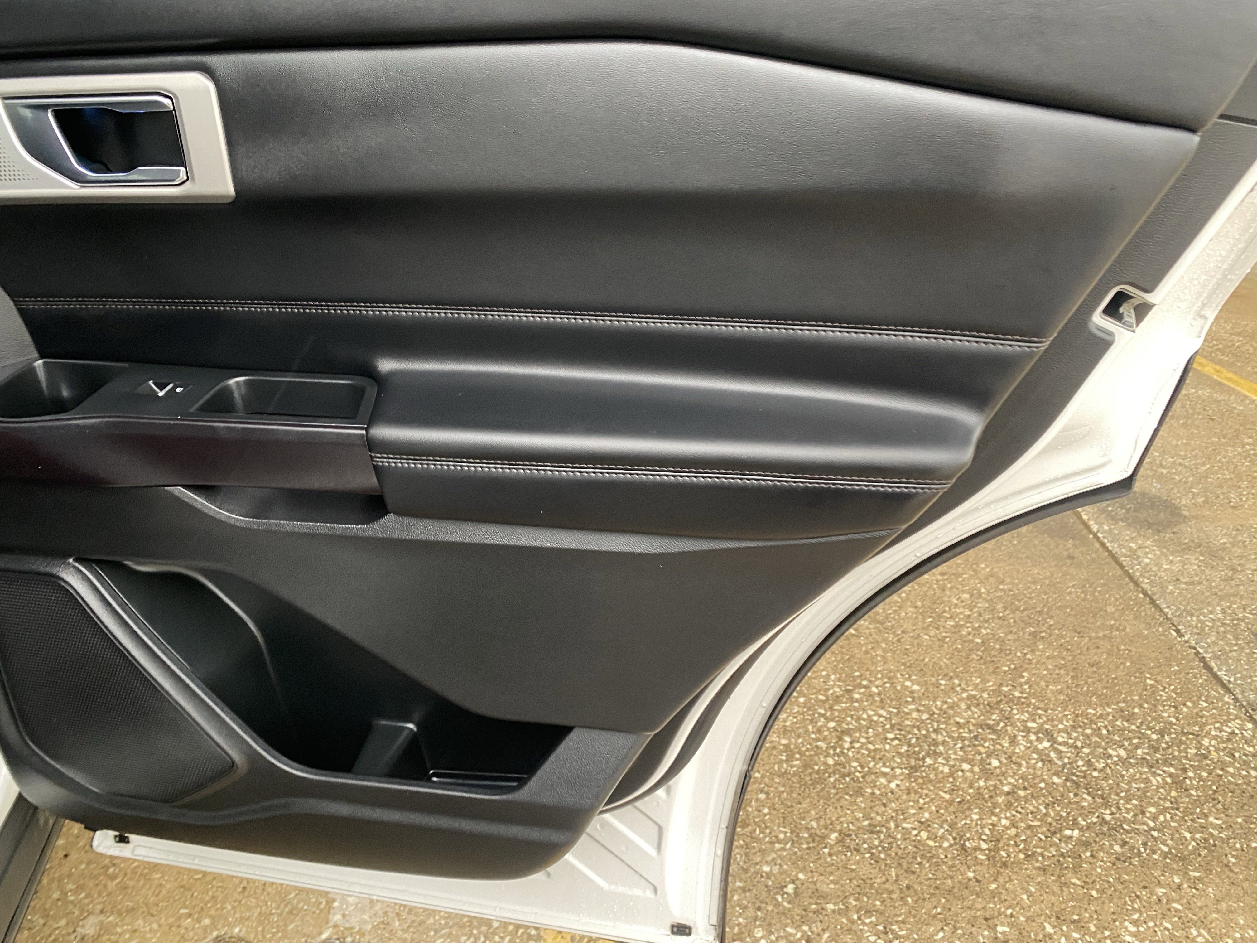 Used 2020 Ford Explorer Platinum w/ Premium Technology Package AWD/4WD image 7