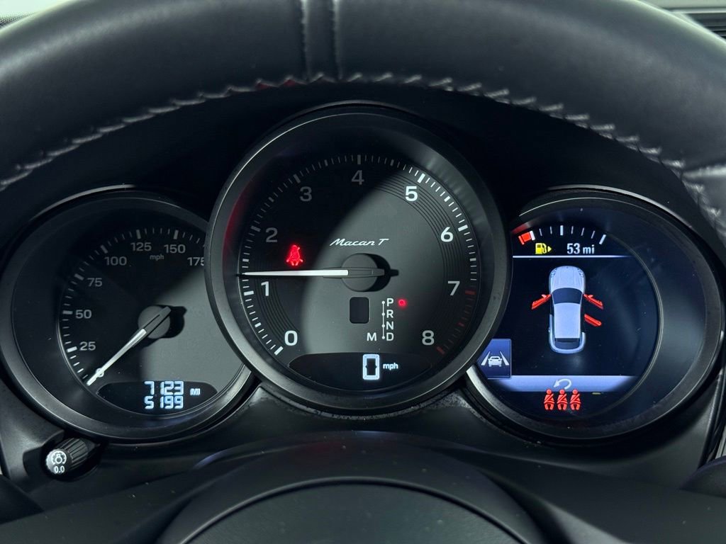 Used 2025 Porsche Macan AWD/4WD image 13