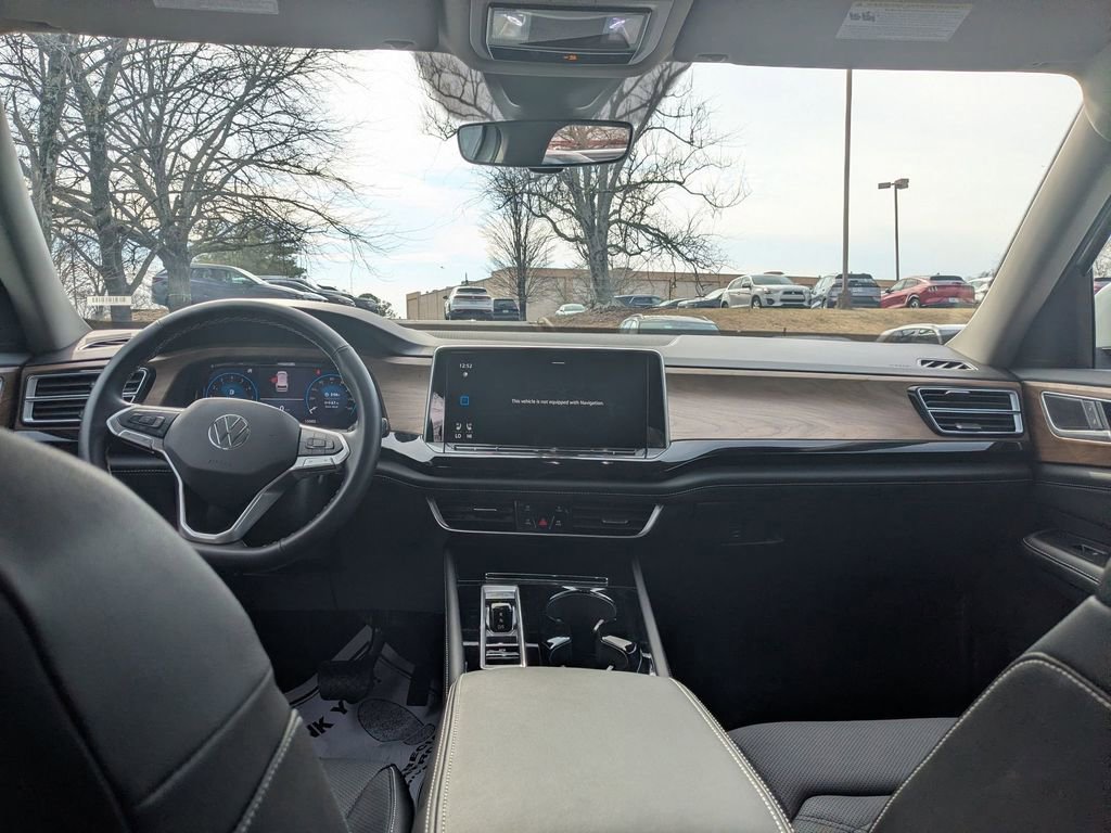 Used 2025 Volkswagen Atlas SE image 23