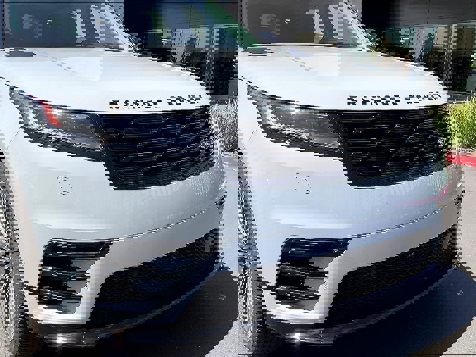 New 2025 Land Rover Range Rover Velar Dynamic SE image 32