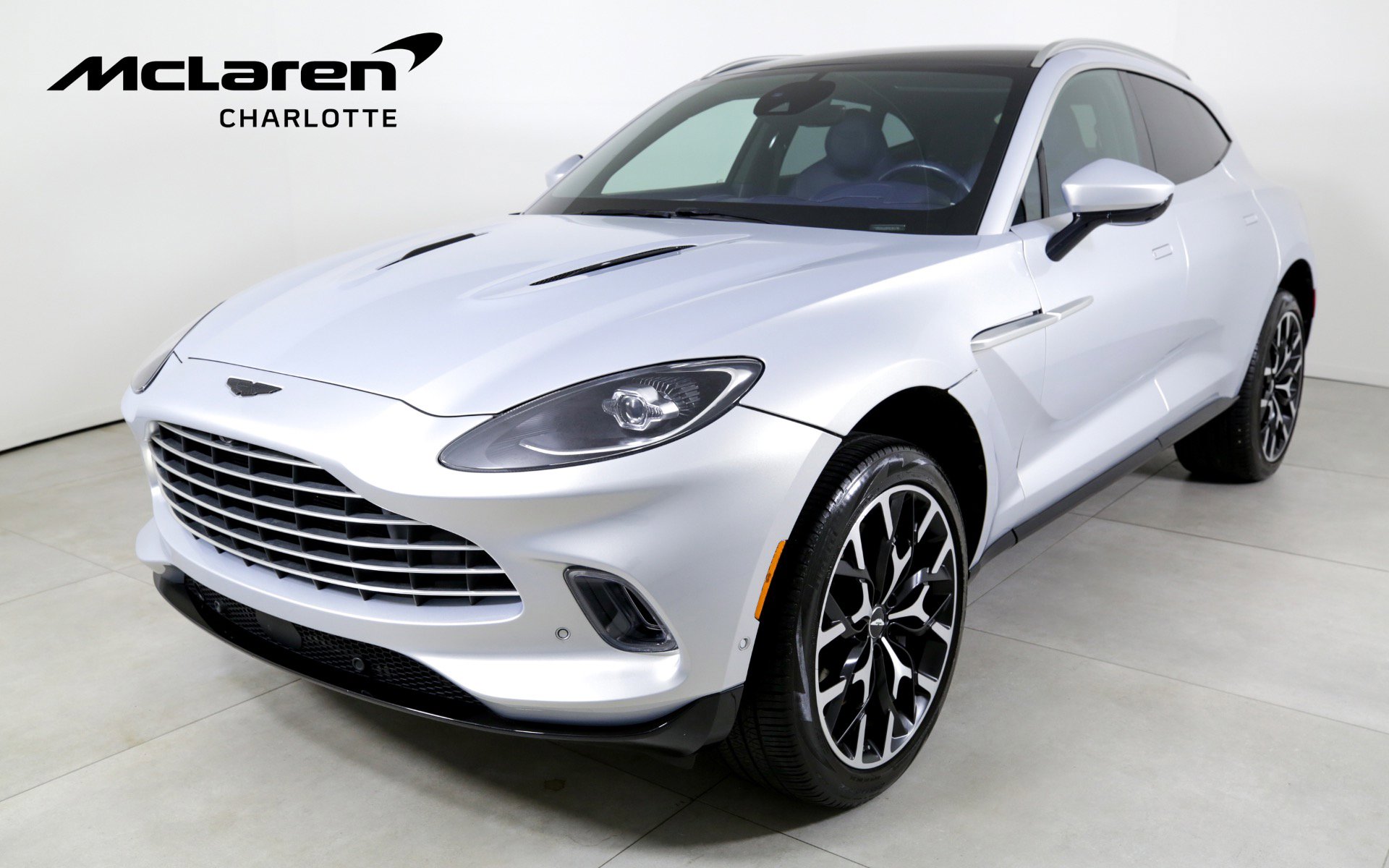 Used 2021 Aston Martin DBX image 1