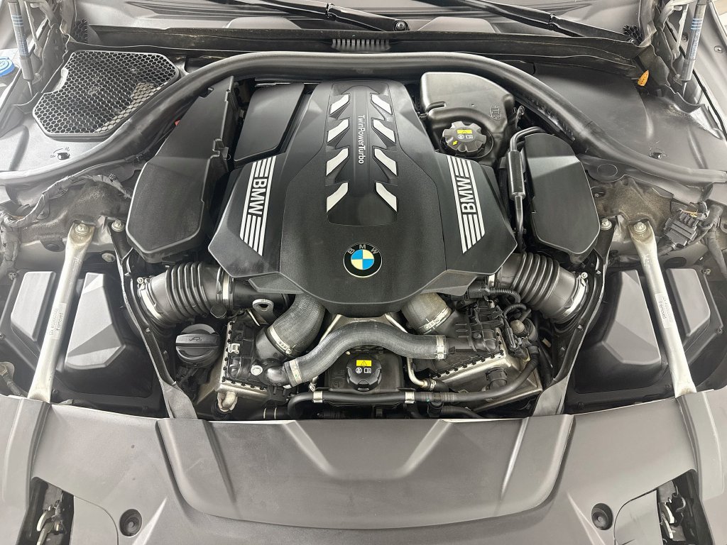 Used 2022 BMW 750i xDrive w/ M Sport Package AWD/4WD image 34