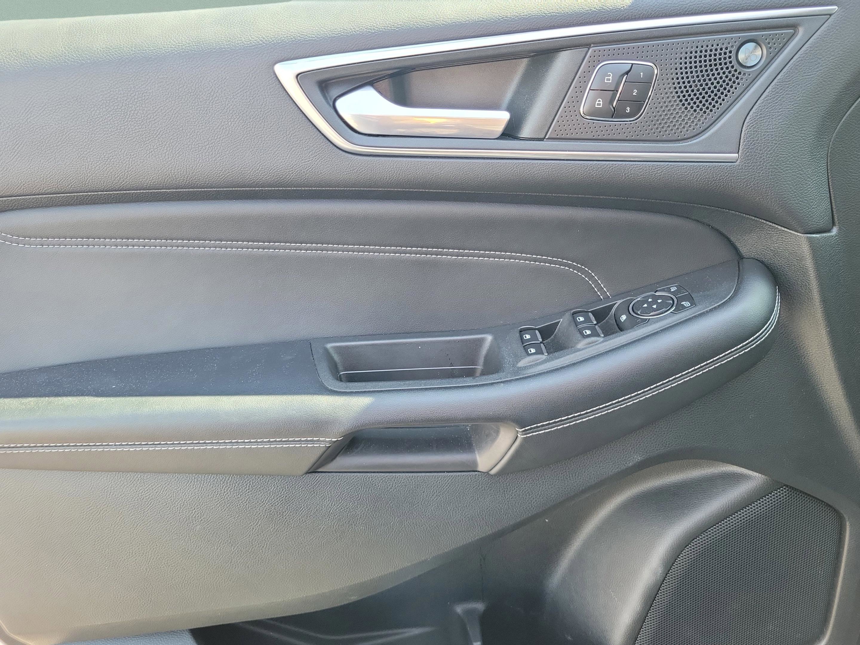 Used 2023 Ford Edge Titanium image 14