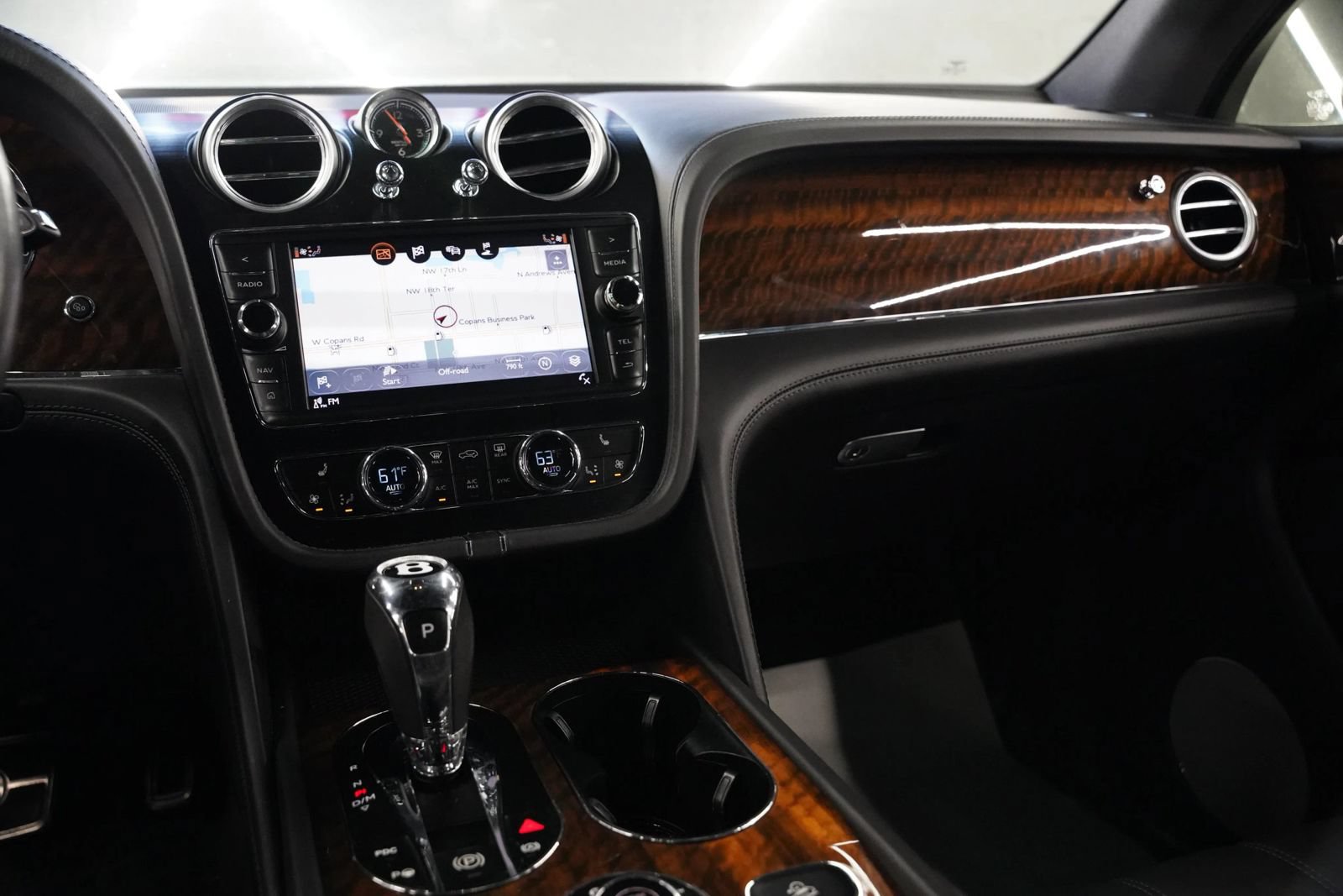 Used 2018 Bentley Bentayga Onyx Edition AWD/4WD image 30