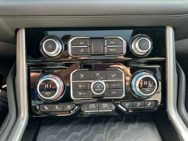 Used 2022 GMC Yukon XL Denali AWD/4WD image 17
