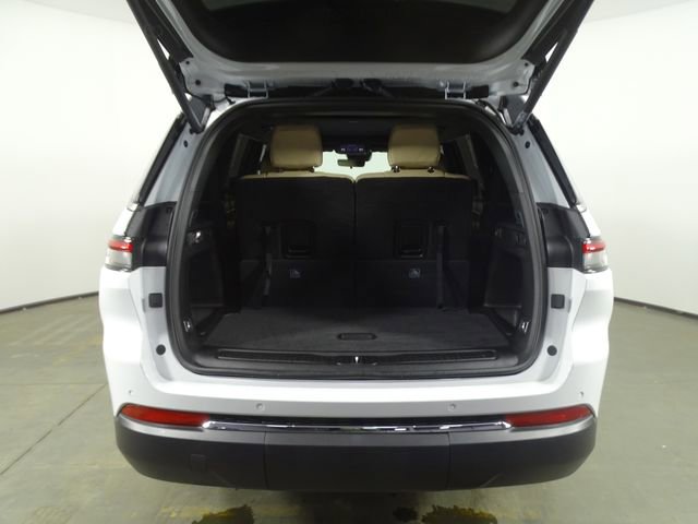 Used 2025 Jeep Grand Cherokee L Limited image 16