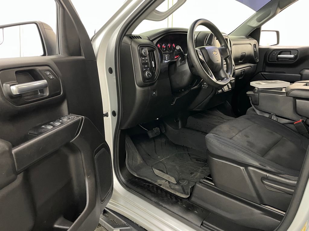 Used 2019 Chevrolet Silverado 1500 Custom w/ Custom Convenience Package AWD/4WD image 17