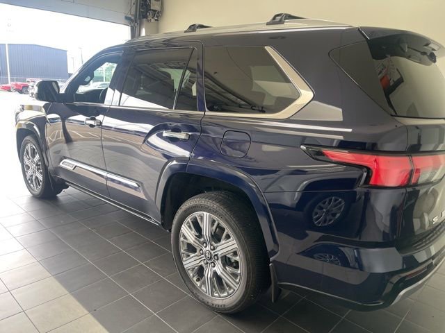 Used 2026 Toyota Sequoia Capstone AWD/4WD image 9