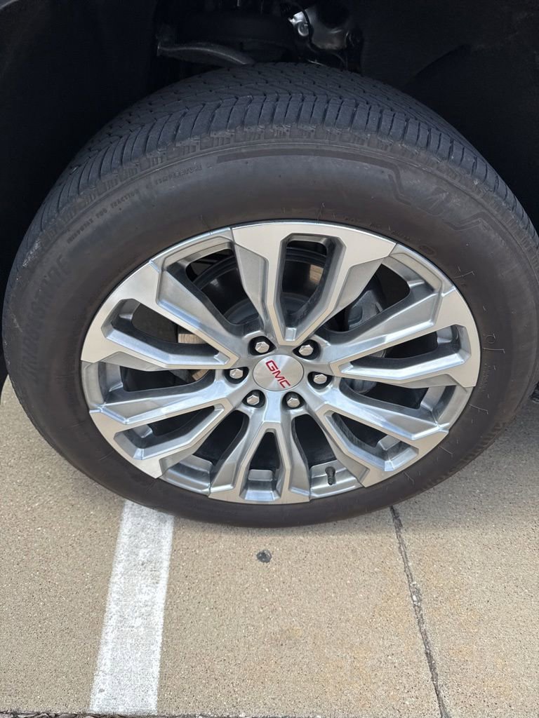 Used 2023 GMC Yukon Denali RWD image 2
