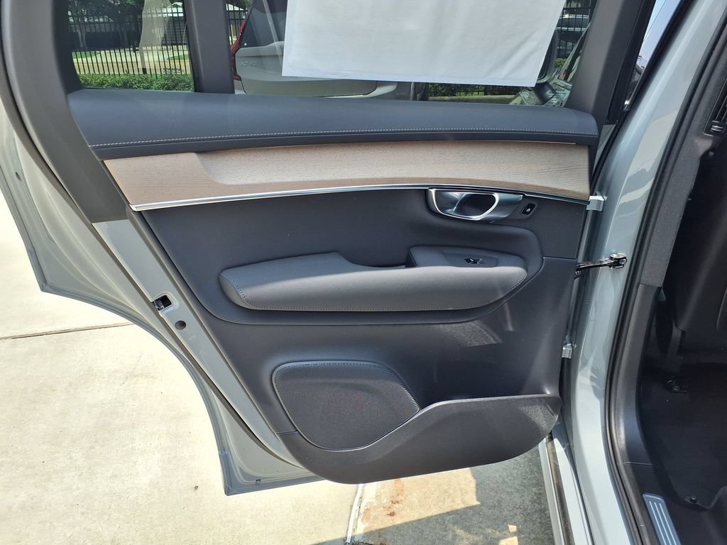 New 2026 Volvo XC90 B5 Plus w/ Protection Package Premier AWD/4WD image 13
