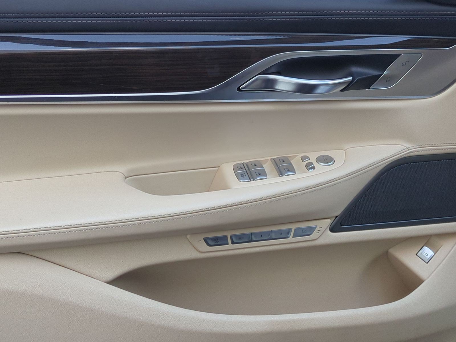 Used 2016 BMW 750i RWD image 14