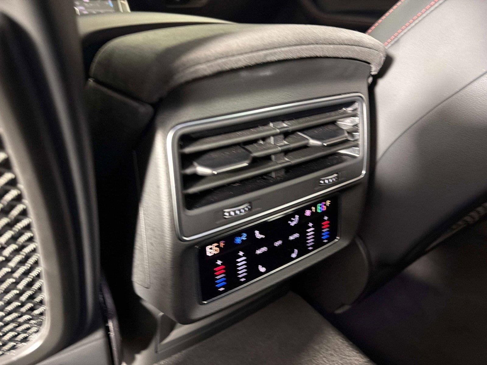 Used 2024 Audi RS Q8 image 33